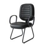 Cadeira Diretora Costurada C/ Braço Corsa e Base Trapézio - Courino Preto